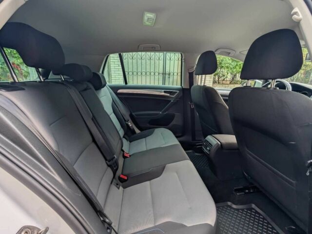 Білий Фольксваген Гольф, об'ємом двигуна 0 л та пробігом 139 тис. км за 7500 $, фото 6 на Automoto.ua