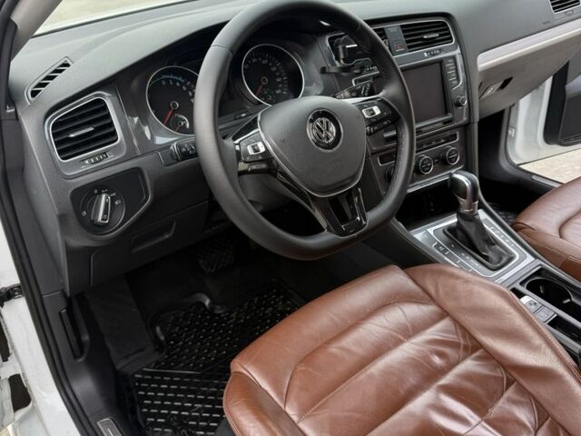 Белый Фольксваген Гольф, объемом двигателя 0 л и пробегом 103 тыс. км за 8350 $, фото 5 на Automoto.ua