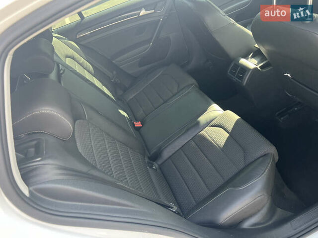 Белый Фольксваген Гольф, объемом двигателя 1.6 л и пробегом 250 тыс. км за 11700 $, фото 23 на Automoto.ua