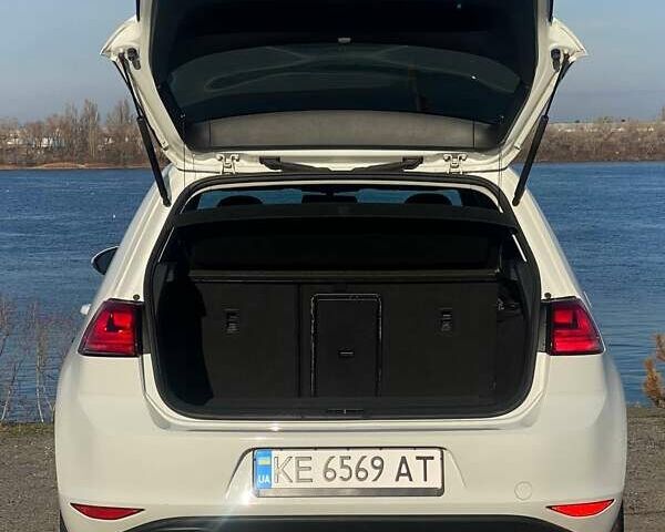 Белый Фольксваген Гольф, объемом двигателя 1.8 л и пробегом 141 тыс. км за 11300 $, фото 7 на Automoto.ua