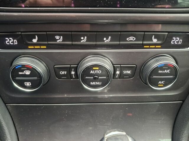 Белый Фольксваген Гольф, объемом двигателя 0 л и пробегом 118 тыс. км за 8800 $, фото 4 на Automoto.ua