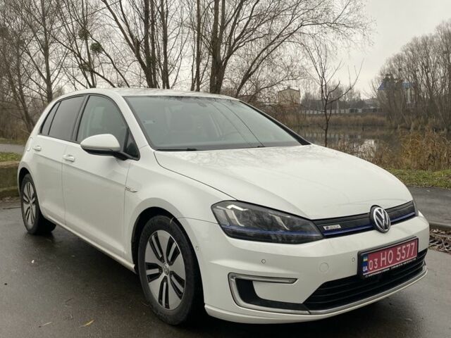 Белый Фольксваген Гольф, объемом двигателя 0 л и пробегом 118 тыс. км за 8600 $, фото 4 на Automoto.ua