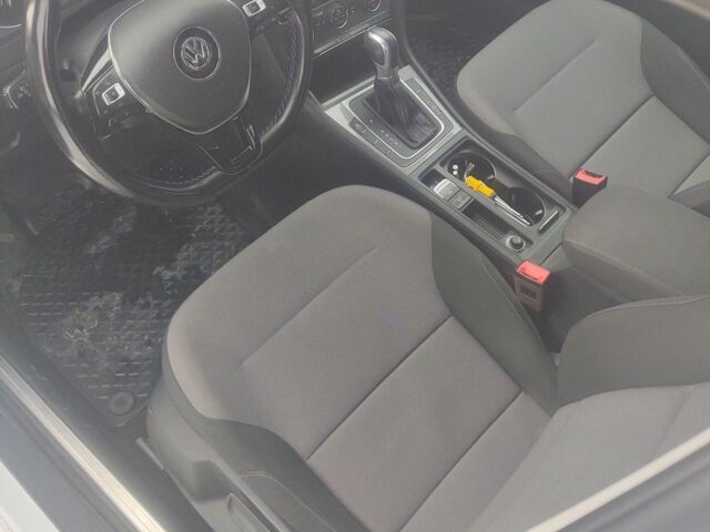 Белый Фольксваген Гольф, объемом двигателя 0 л и пробегом 180 тыс. км за 8900 $, фото 5 на Automoto.ua