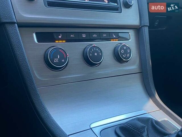 Белый Фольксваген Гольф, объемом двигателя 1.8 л и пробегом 141 тыс. км за 11300 $, фото 15 на Automoto.ua