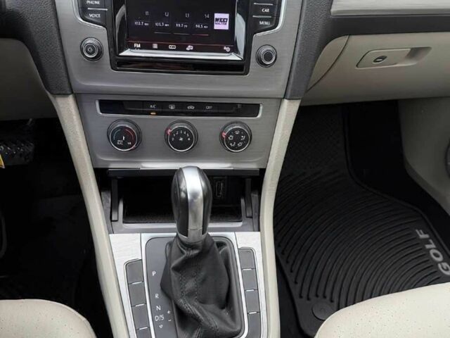 Белый Фольксваген Гольф, объемом двигателя 1.8 л и пробегом 73 тыс. км за 1600 $, фото 9 на Automoto.ua