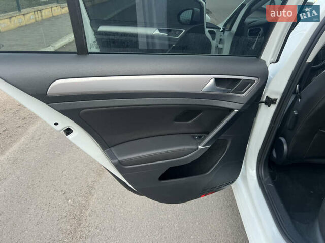 Білий Фольксваген Гольф, об'ємом двигуна 0 л та пробігом 160 тис. км за 9900 $, фото 8 на Automoto.ua