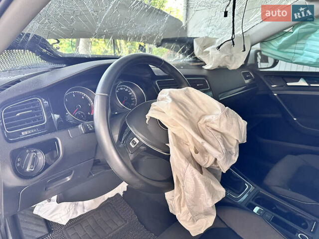 Белый Фольксваген Гольф, объемом двигателя 1.97 л и пробегом 177 тыс. км за 5000 $, фото 17 на Automoto.ua