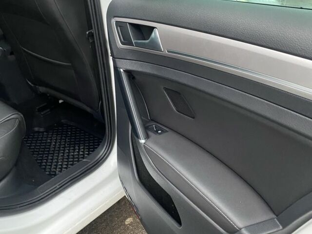 Белый Фольксваген Гольф, объемом двигателя 0 л и пробегом 118 тыс. км за 8600 $, фото 13 на Automoto.ua