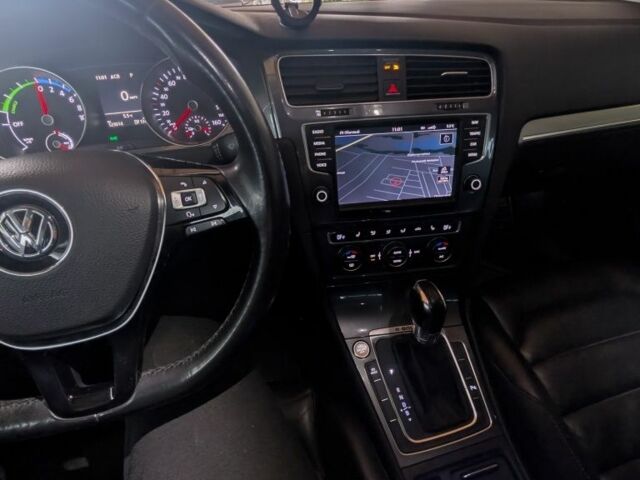 Белый Фольксваген Гольф, объемом двигателя 0 л и пробегом 123 тыс. км за 8500 $, фото 7 на Automoto.ua