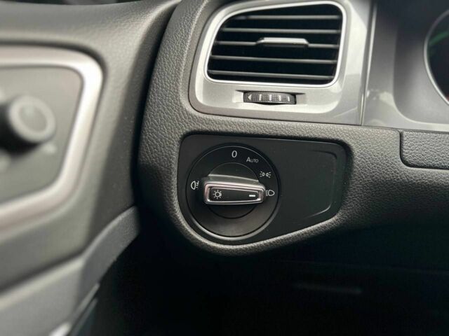 Білий Фольксваген Гольф, об'ємом двигуна 0 л та пробігом 150 тис. км за 9400 $, фото 15 на Automoto.ua