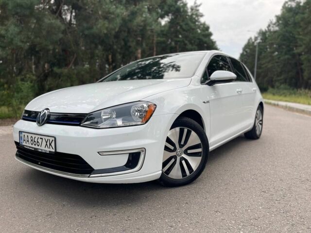 Белый Фольксваген Гольф, объемом двигателя 0 л и пробегом 107 тыс. км за 8200 $, фото 4 на Automoto.ua