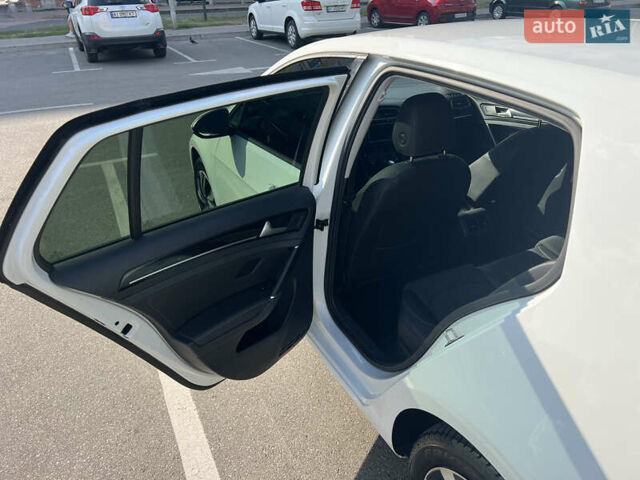 Белый Фольксваген Гольф, объемом двигателя 1.6 л и пробегом 250 тыс. км за 11700 $, фото 28 на Automoto.ua