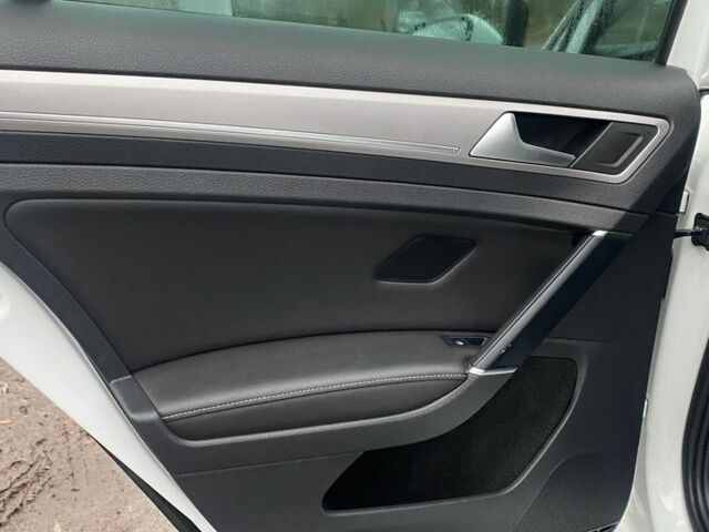 Белый Фольксваген Гольф, объемом двигателя 0 л и пробегом 118 тыс. км за 8600 $, фото 11 на Automoto.ua