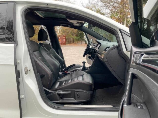 Белый Фольксваген Гольф, объемом двигателя 2 л и пробегом 80 тыс. км за 3000 $, фото 7 на Automoto.ua