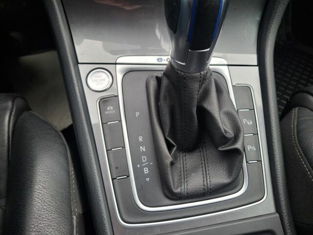 Белый Фольксваген Гольф, объемом двигателя 0 л и пробегом 118 тыс. км за 8800 $, фото 5 на Automoto.ua