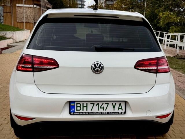 Белый Фольксваген Гольф, объемом двигателя 0 л и пробегом 195 тыс. км за 7700 $, фото 2 на Automoto.ua