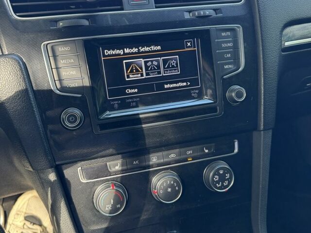 Білий Фольксваген Гольф, об'ємом двигуна 2 л та пробігом 137 тис. км за 12500 $, фото 5 на Automoto.ua