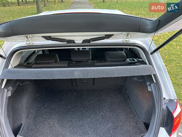 Белый Фольксваген Гольф, объемом двигателя 1.6 л и пробегом 134 тыс. км за 11999 $, фото 22 на Automoto.ua