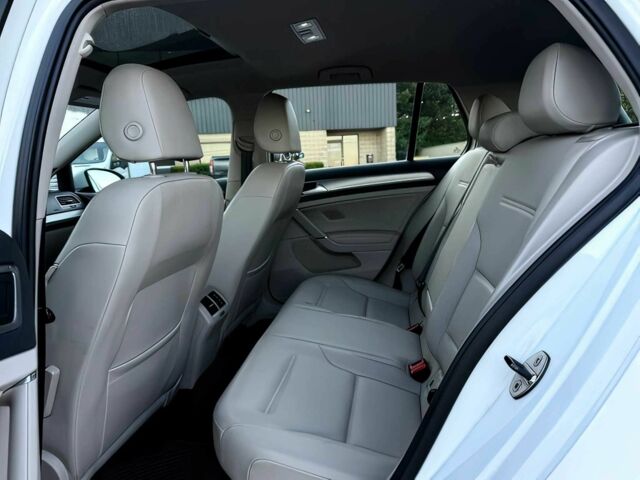 Белый Фольксваген Гольф, объемом двигателя 1.8 л и пробегом 73 тыс. км за 6000 $, фото 11 на Automoto.ua