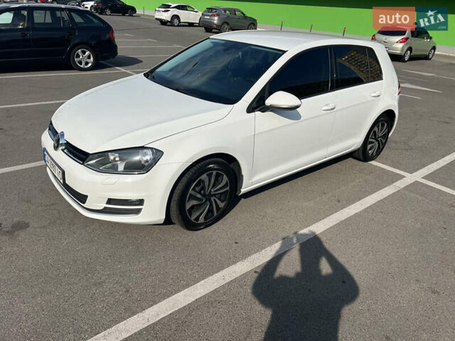 Белый Фольксваген Гольф, объемом двигателя 1.6 л и пробегом 250 тыс. км за 11700 $, фото 2 на Automoto.ua