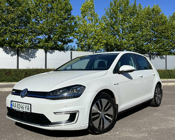 Белый Фольксваген Гольф, объемом двигателя 0 л и пробегом 161 тыс. км за 9700 $, фото 1 на Automoto.ua