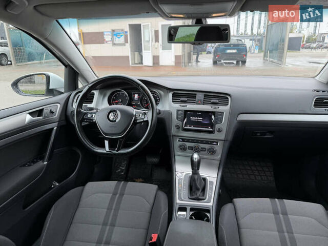 Фольксваген Гольф 2015 у Києві на Automoto.ua Білий Фольксваген Гольф, об'ємом двигуна 1.4 л та пробігом 122 тис. км за 11950 $, фото 10 на Automoto.ua