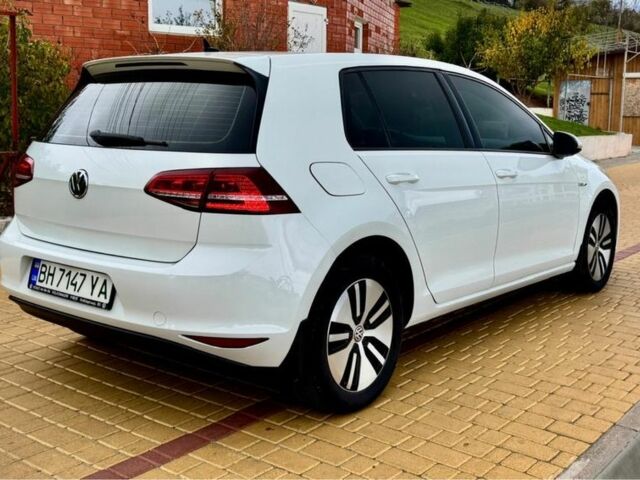 Белый Фольксваген Гольф, объемом двигателя 0 л и пробегом 195 тыс. км за 7700 $, фото 3 на Automoto.ua