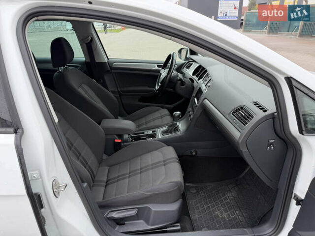 Фольксваген Гольф 2015 у Києві на Automoto.ua Білий Фольксваген Гольф, об'ємом двигуна 1.4 л та пробігом 122 тис. км за 11950 $, фото 9 на Automoto.ua