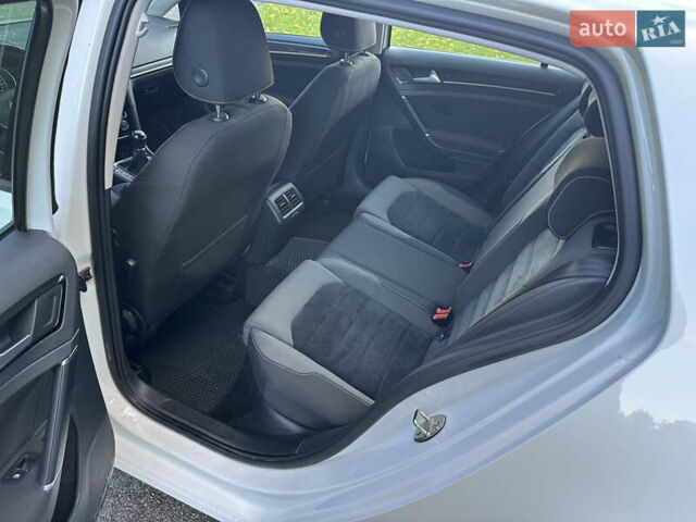 Фольксваген Гольф 2015 в Хмельницком на Automoto.ua Белый Фольксваген Гольф, объемом двигателя 1.6 л и пробегом 134 тыс. км за 12000 $, фото 20 на Automoto.ua