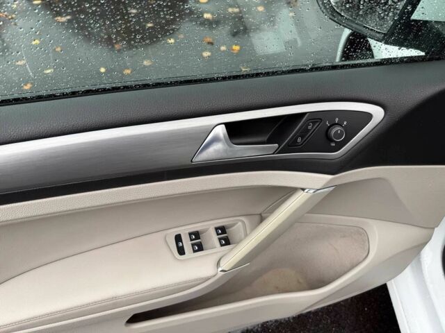 Белый Фольксваген Гольф, объемом двигателя 1.8 л и пробегом 73 тыс. км за 4300 $, фото 9 на Automoto.ua