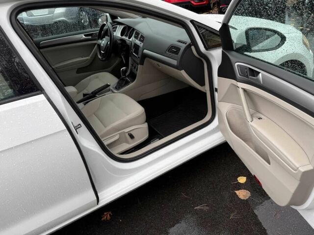 Белый Фольксваген Гольф, объемом двигателя 1.8 л и пробегом 73 тыс. км за 1600 $, фото 8 на Automoto.ua