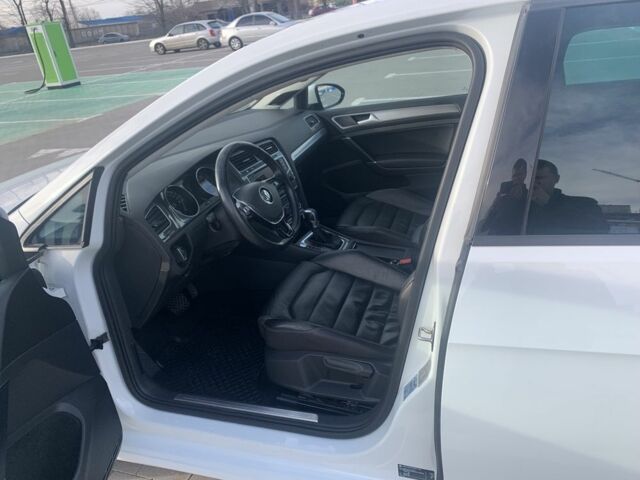 Белый Фольксваген Гольф, объемом двигателя 0 л и пробегом 120 тыс. км за 10700 $, фото 2 на Automoto.ua