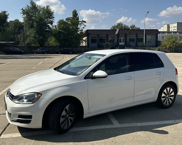 Белый Фольксваген Гольф, объемом двигателя 1.8 л и пробегом 64 тыс. км за 10700 $, фото 1 на Automoto.ua