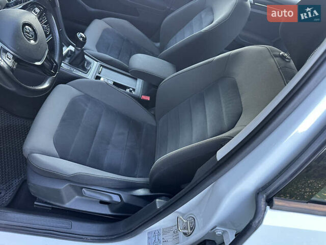 Фольксваген Гольф 2015 в Хмельницком на Automoto.ua Белый Фольксваген Гольф, объемом двигателя 1.6 л и пробегом 134 тыс. км за 12000 $, фото 13 на Automoto.ua