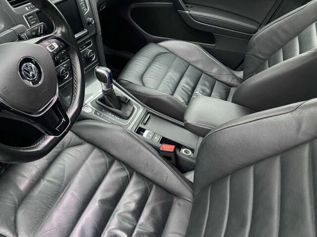 Белый Фольксваген Гольф, объемом двигателя 0 л и пробегом 118 тыс. км за 8600 $, фото 6 на Automoto.ua