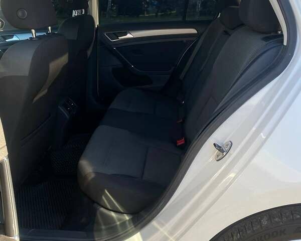 Белый Фольксваген Гольф, объемом двигателя 1.8 л и пробегом 141 тыс. км за 11300 $, фото 21 на Automoto.ua