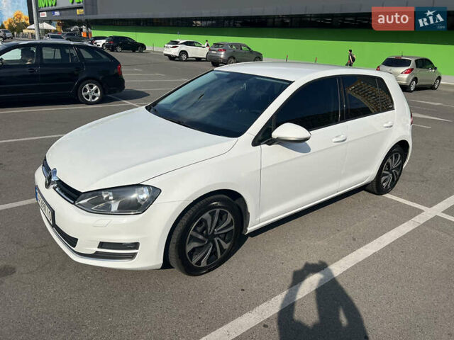 Белый Фольксваген Гольф, объемом двигателя 1.6 л и пробегом 250 тыс. км за 11700 $, фото 3 на Automoto.ua