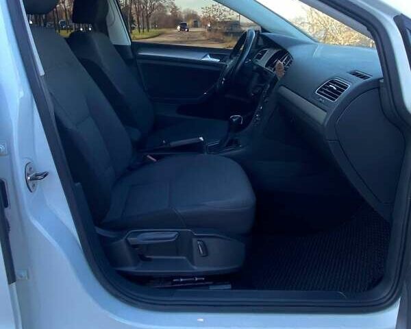 Белый Фольксваген Гольф, объемом двигателя 1.8 л и пробегом 141 тыс. км за 11300 $, фото 20 на Automoto.ua