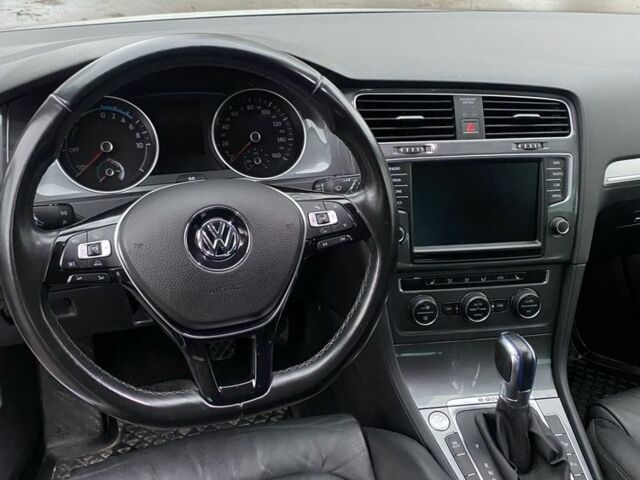 Белый Фольксваген Гольф, объемом двигателя 0 л и пробегом 118 тыс. км за 8600 $, фото 7 на Automoto.ua