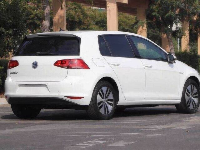 Белый Фольксваген Гольф, объемом двигателя 0 л и пробегом 70 тыс. км за 9200 $, фото 6 на Automoto.ua