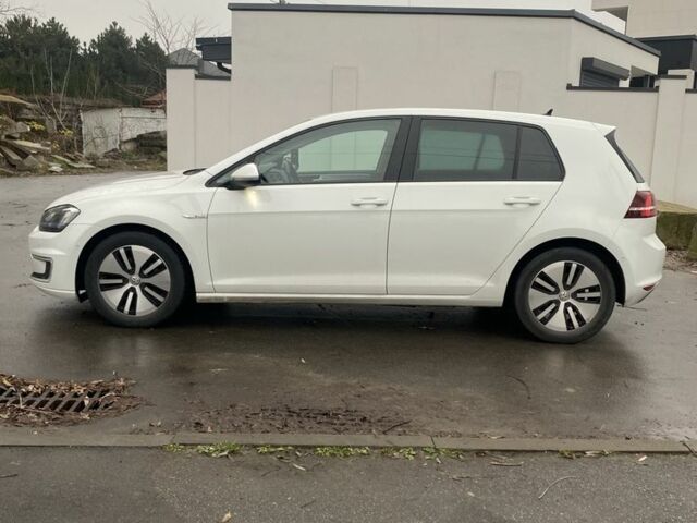 Белый Фольксваген Гольф, объемом двигателя 0 л и пробегом 118 тыс. км за 8600 $, фото 1 на Automoto.ua