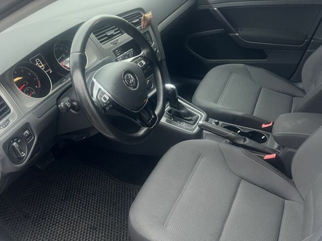 Белый Фольксваген Гольф, объемом двигателя 1.8 л и пробегом 141 тыс. км за 11000 $, фото 6 на Automoto.ua