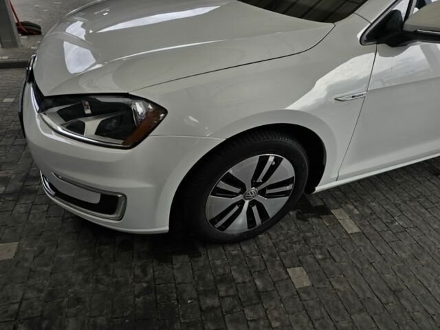 Белый Фольксваген Гольф, объемом двигателя 0 л и пробегом 99 тыс. км за 8900 $, фото 3 на Automoto.ua