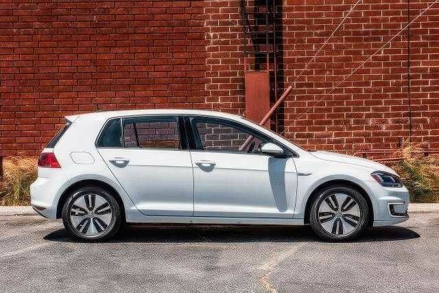 Білий Фольксваген Гольф, об'ємом двигуна 0 л та пробігом 120 тис. км за 10000 $, фото 3 на Automoto.ua