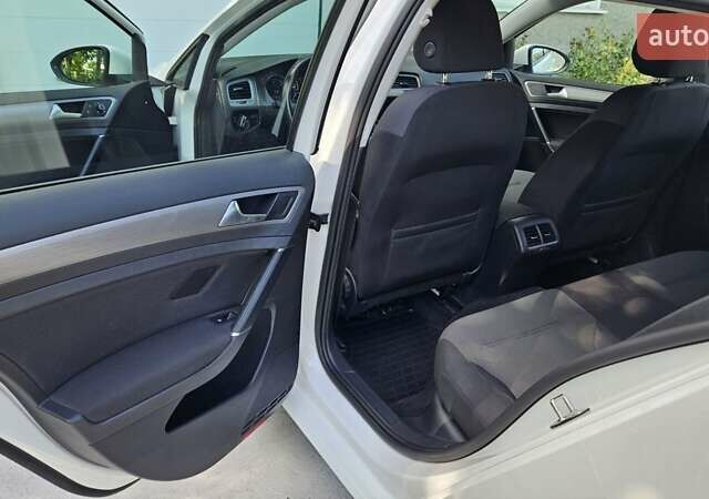 Белый Фольксваген Гольф, объемом двигателя 1.6 л и пробегом 197 тыс. км за 13800 $, фото 20 на Automoto.ua