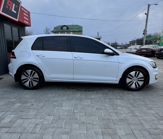 Белый Фольксваген Гольф, объемом двигателя 0 л и пробегом 154 тыс. км за 9900 $, фото 2 на Automoto.ua