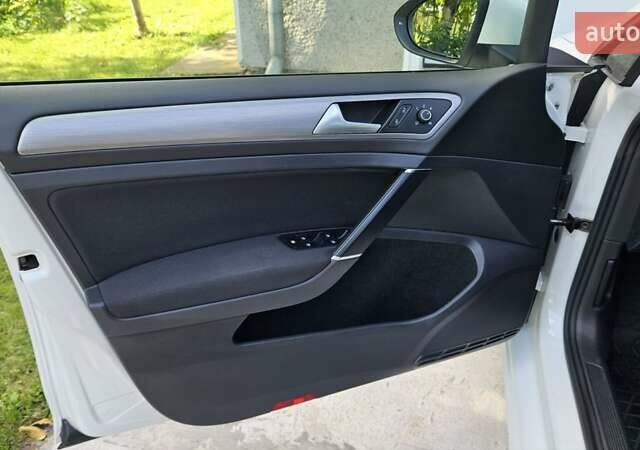 Белый Фольксваген Гольф, объемом двигателя 1.6 л и пробегом 197 тыс. км за 13800 $, фото 41 на Automoto.ua