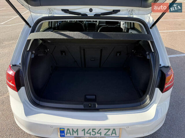 Білий Фольксваген Гольф, об'ємом двигуна 0 л та пробігом 36 тис. км за 12500 $, фото 6 на Automoto.ua