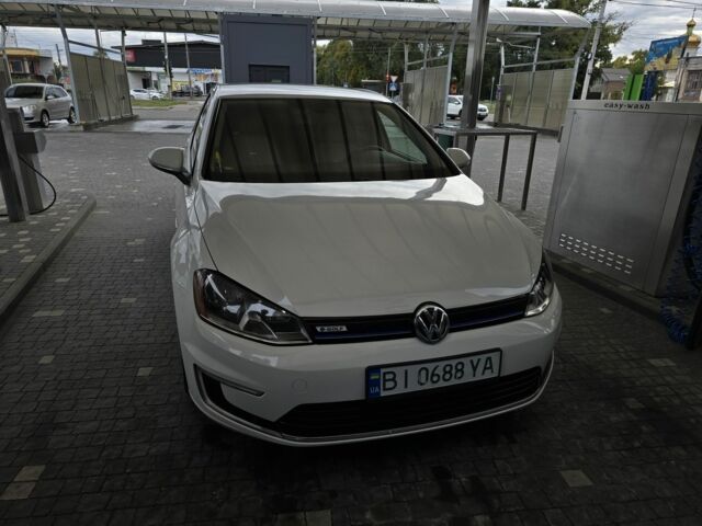 Белый Фольксваген Гольф, объемом двигателя 0 л и пробегом 99 тыс. км за 8900 $, фото 1 на Automoto.ua