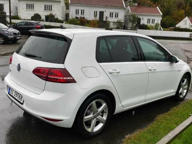 Белый Фольксваген Гольф, объемом двигателя 0 л и пробегом 122 тыс. км за 8200 $, фото 2 на Automoto.ua